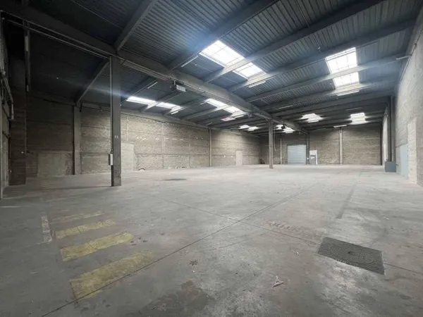 Entrepôt 1340 m² 