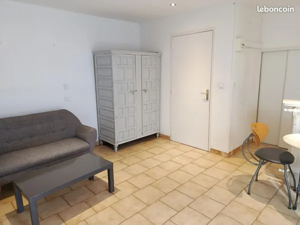 Studio 1 pièce 22 m² 