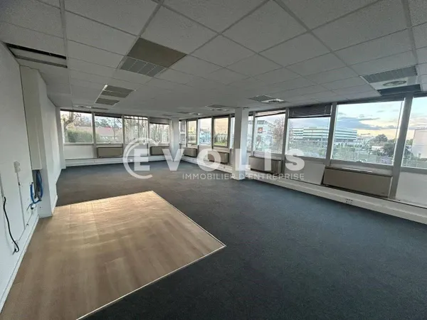 Bureaux 1147 m² 