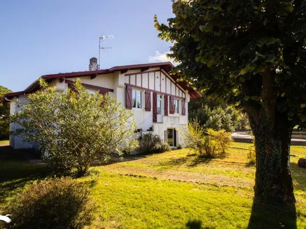 Landaise de 7 pièces principales 