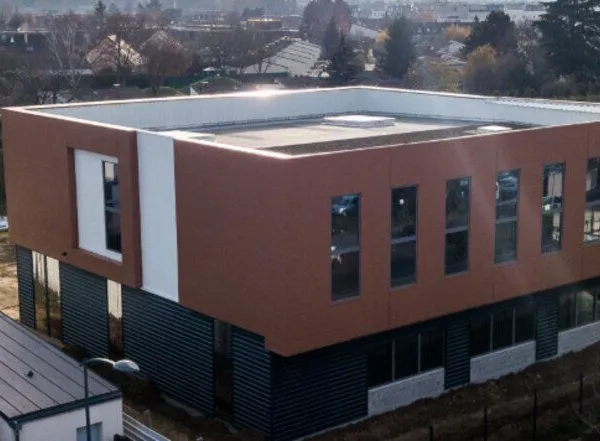 Local d'activité 424 m² 