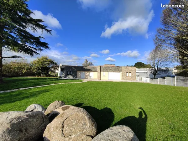 Maison plein pied 167 m² avec grande cave de 200 m2 proche du centre ville 