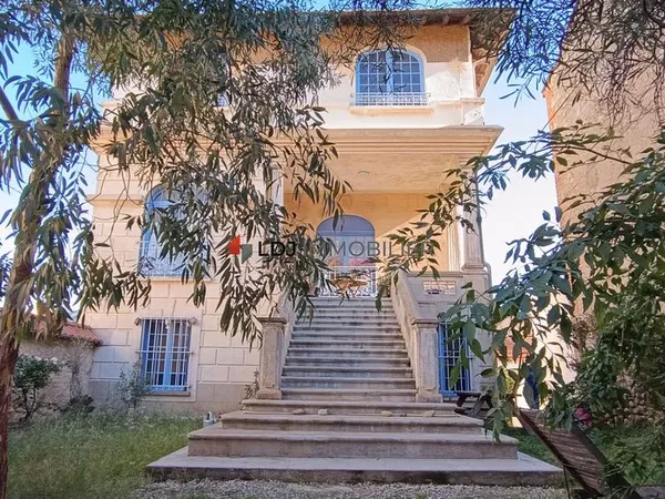 Maison 13 pièces 510 m² 