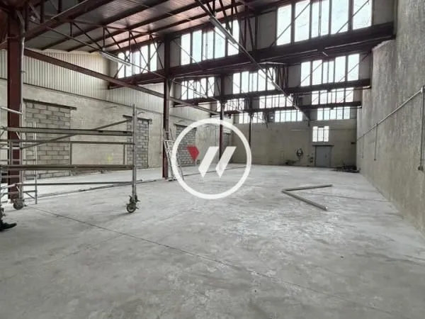 Local d'activité 758 m² 