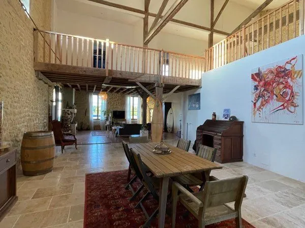 Maison en pierre rénovée, charme et calme à Civrac 