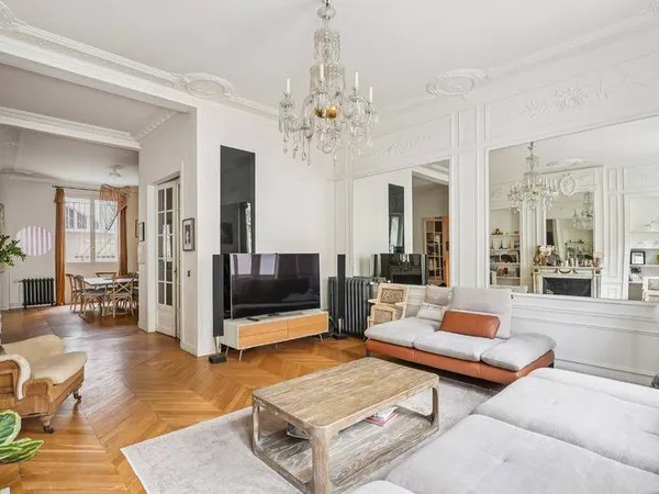 Appartement 7 pièces 196 m² 