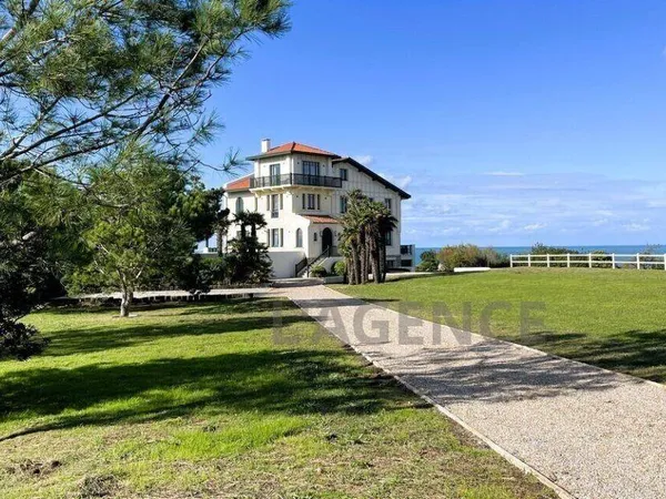 Villa 15 pièces 500 m² 