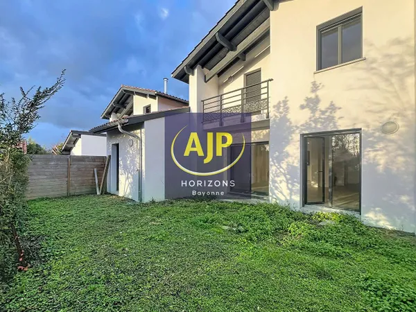 Maison de plain-pied 5 pièces 96 m² 