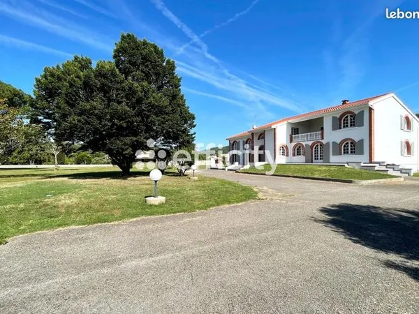 Maison 6 pièces 250 m² 