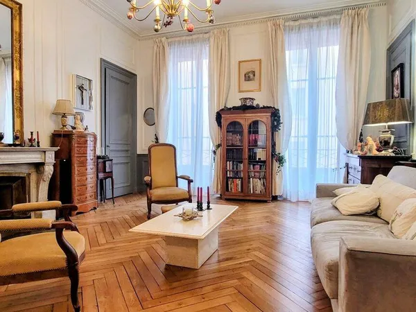 Appartement 9 pièces 185 m² 