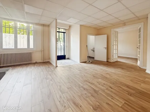 Bureaux 101 m² 