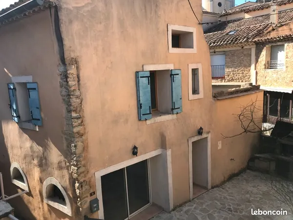 Maison de village avec cour 