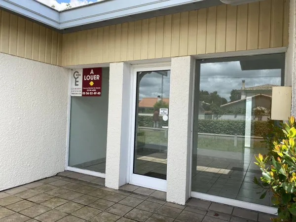 Local d'activité 49 m² 