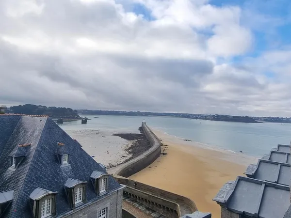 A vendre Saint-Malo, vue mer, duplex 4 pièces, garage, cave. 