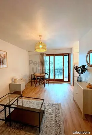 Studio 1 pièce 27 m² 