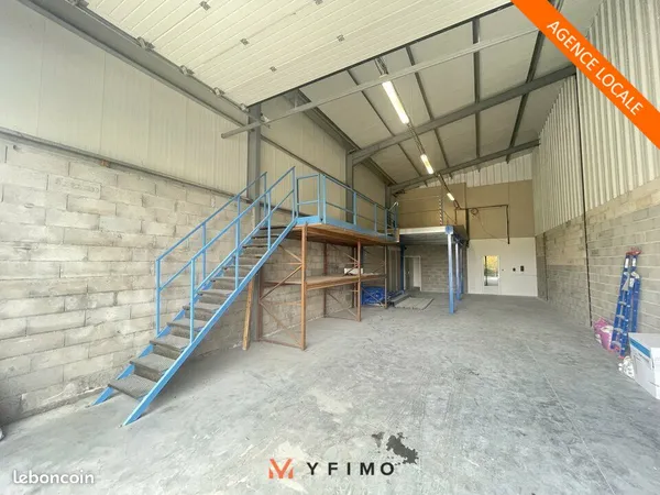 Local d'activité 181 m² 