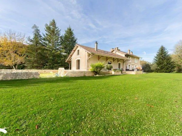 Maison 9 pièces 290 m² 