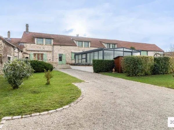 Vends maison rénovée avec piscine couverte et chauffée - 270m² 