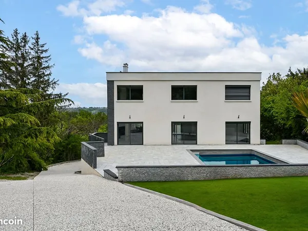 Villa 7 pièces 247 m² 