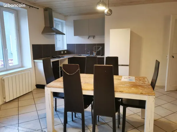 À louer au 1er décembre, appartement T3 meublé au coeur du village de Thorens-Glières 