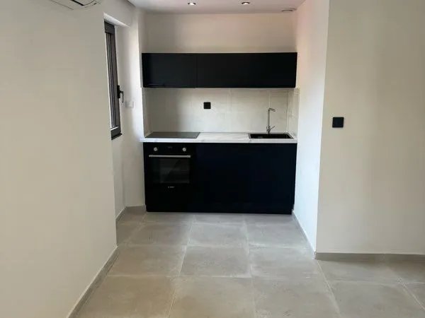Appartement t2 30m2 à 1 min de la mer refait à neuf avec climatisation et cuisine équipé moderne 