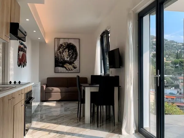 2 PIÈCES, BALCON, PARKING PRIVÉ . Sur le Cap martin 