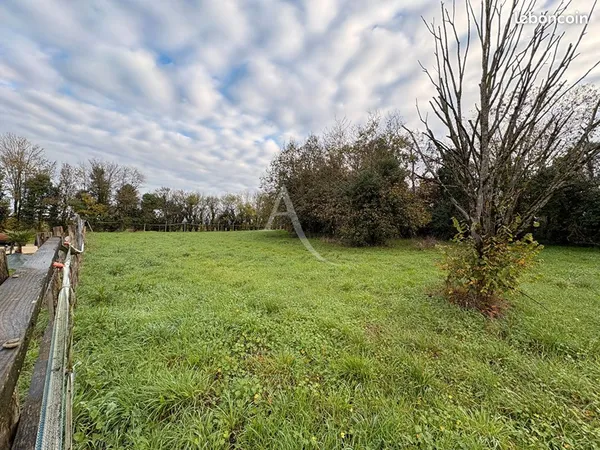 Terrain 1800 m² NALLIERS 