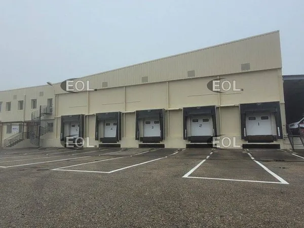 Entrepôt 3857 m² 