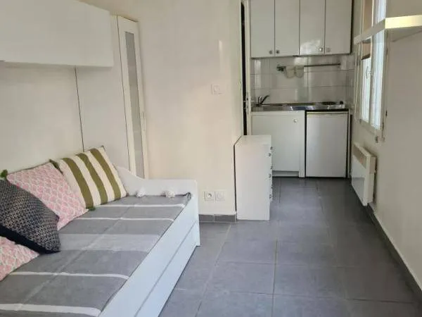 Studio 1 pièce 19 m² 