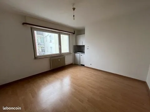 Studio 1 pièce 19 m² 