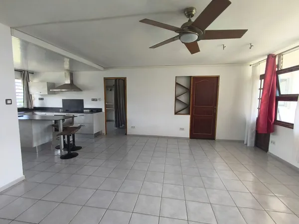 A VENDRE - APPARTEMENT DE TYPE 4 - 77,40 m2 - CAYENNE - 205 