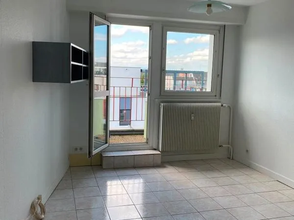 Strasbourg centre joli studio 24m2 +balcon 570+ch 