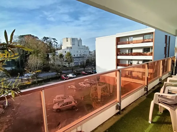 F2 avec balcon parking et cave libre à la vente 