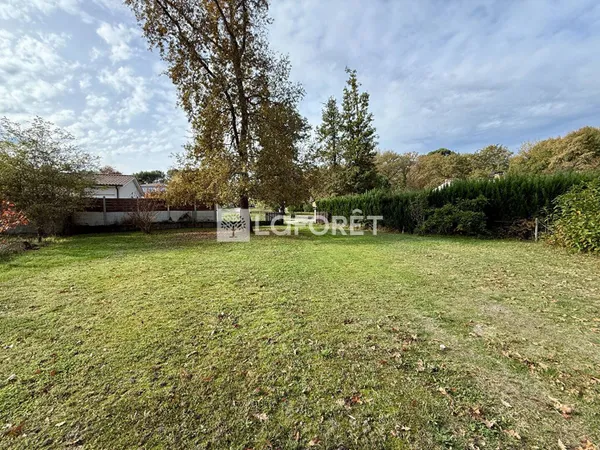 Terrain constructible 1008 m² 