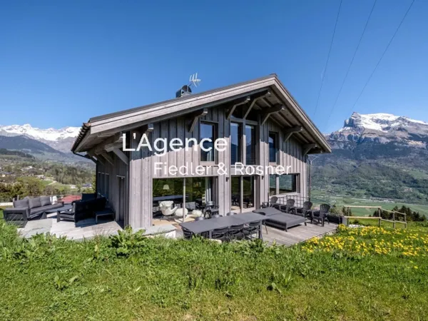 REF 722 : COMBLOUX - CHALET ANTEVA, ÉLÉGANCE ALPINE FACE AU MON 