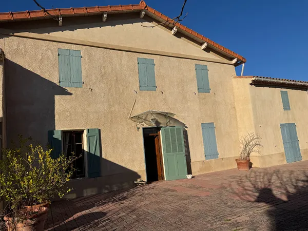 DUPLEX T4 CAMPAGNE 111M² LES MILLES 