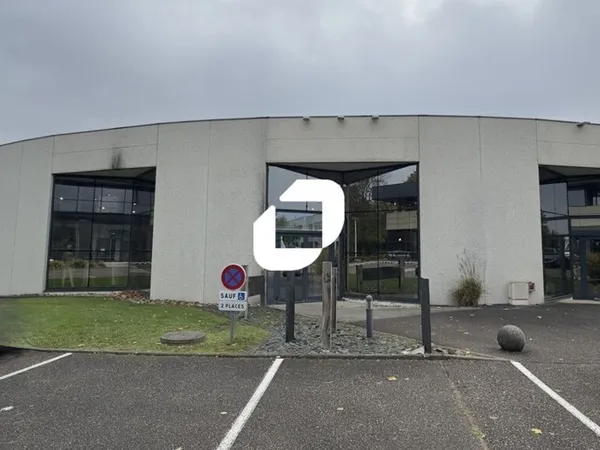 AVEC PARKINGS COMMUNS - 560 m² non divisibles 