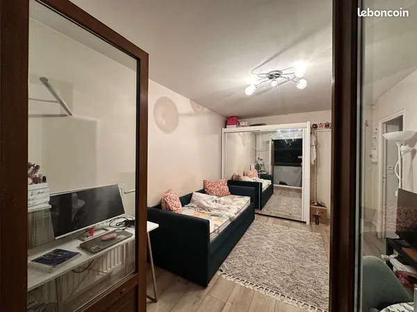 A louer Studio disponible immédiatement de 21m2 avec balcon de 4m2 à 700m de Porte de Bagnolet 