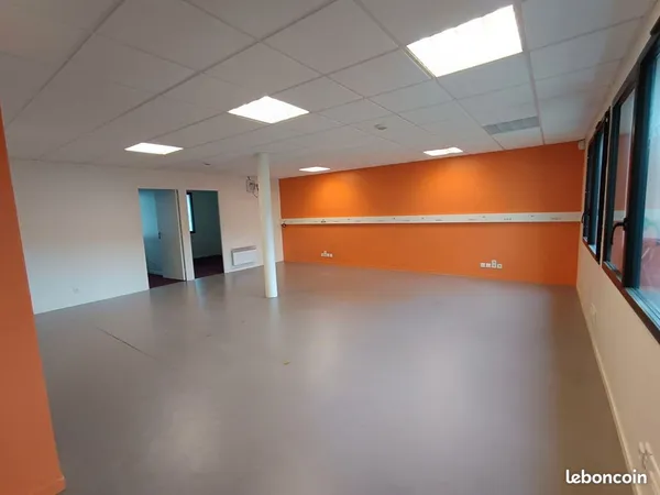 Bureaux 117 m² PLOUFRAGAN 