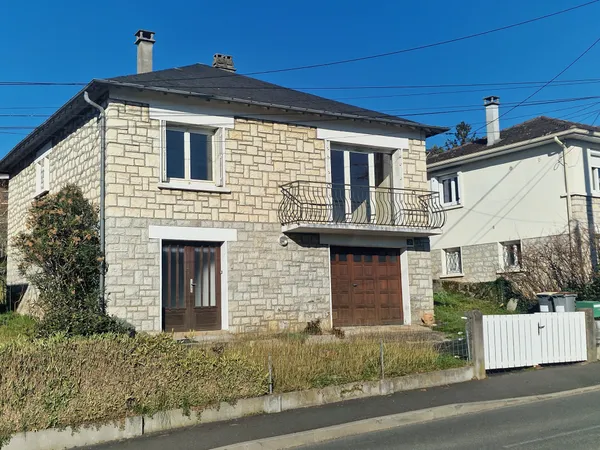 Maison en pierre avec jardin 