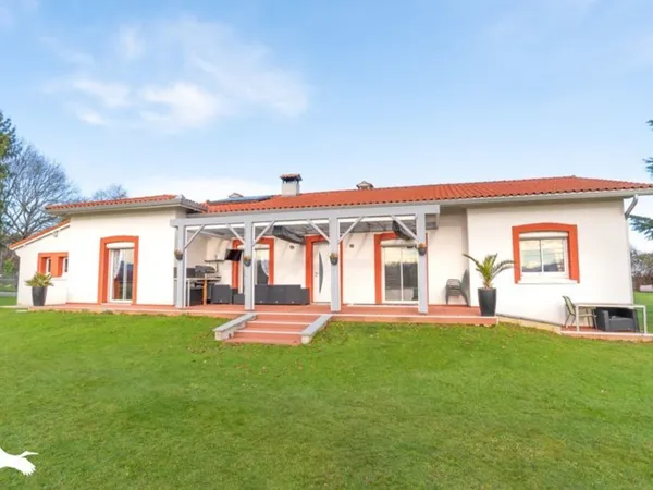 Villa de 5 pièces principales 