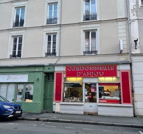 Gare, 4 rue d'anjou, local commercial de. m2 