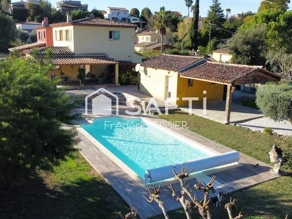 La Roquette s/Siagne : Villa mitoyenne 4 pièces + piscine. 