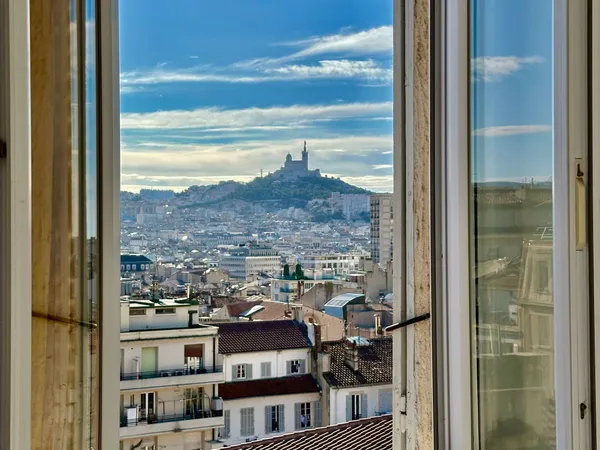 2P balcon plein sud VUE SPLENDIDE tout Marseille - quartier Saint-Charles 