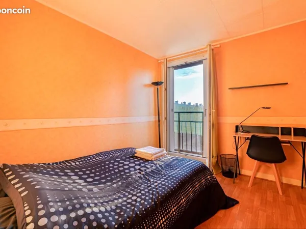 Chambre privative meublée - Tout inclus 