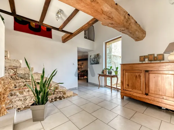 Maison de 235 m²- 5 chambres - 1500 m² de terrain - dépendances 