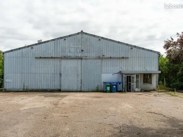 Local d'activité 2747 m² 