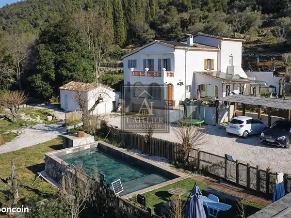 Propriété 10 pièces 320 m² 
