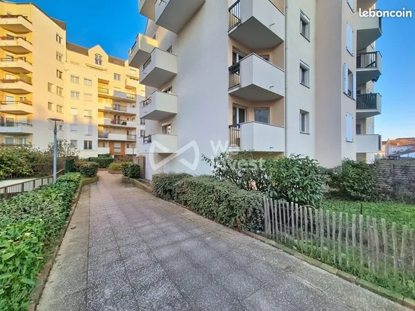 Studio 1 pièce 31 m² 