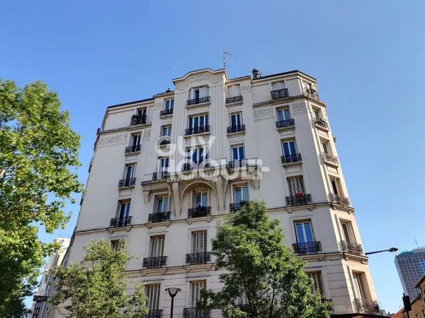 Studio 27 m² ? Proche métro Ligne 7 € Disponible immédiatement 